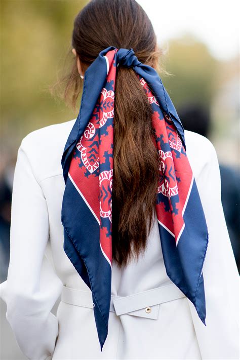 THE FOULARD BETWEEN FASHION AND HISTORY • MVC 